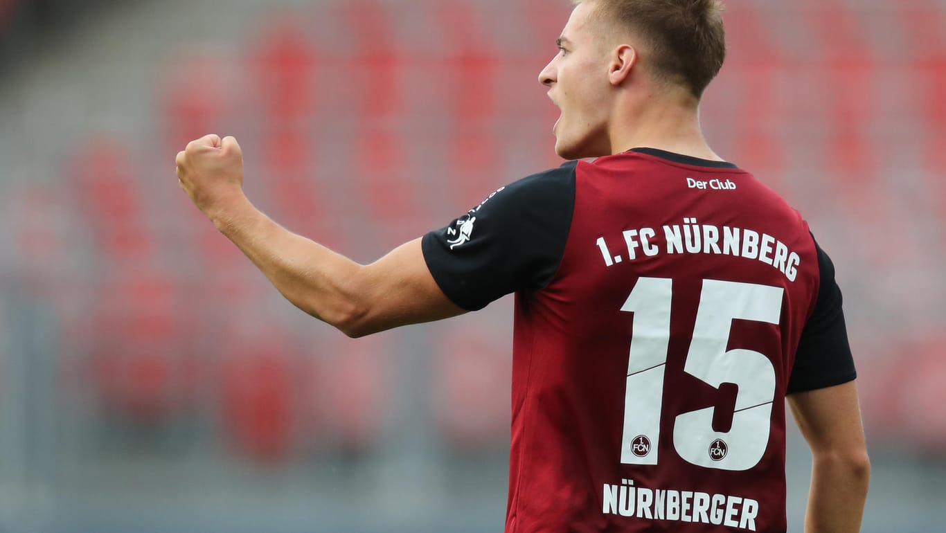 Fabian Nürnberger: Der Nürnberger jubelt über seinen Treffer zum 2:0.