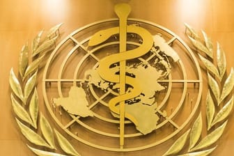 Das Logo der Weltgesundheitsorganisation im europäischen Hauptquartier der Vereinten Nationen in Genf.