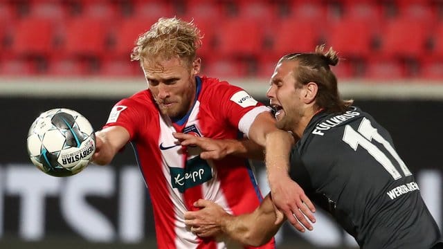 Sebastian Griesbeck (l) vom FC Heidenheim in der Relegation in Aktion. Sebastian Griesbeck (l) vom FC Heidenheim in der Relegation in Aktion.