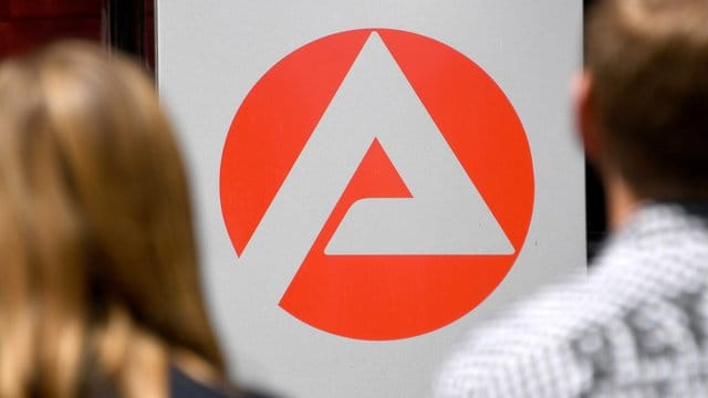Wer noch auf der Suche nach dem passenden Ausbildungsplatz ist, kann in der gesetzlichen Rentenversicherung Anrechnungszeiten bekommen. Wer noch auf der Suche nach dem passenden Ausbildungsplatz ist, kann in der gesetzlichen Rentenversicherung Anrechnungszeiten bekommen.