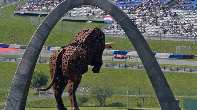 Auf der Rennstrecke im österreichischen Spielberg wird zum Auftakt der Formel 1 innerhalb einer Woche gleich zweimal um WM-Punkte gefahren.