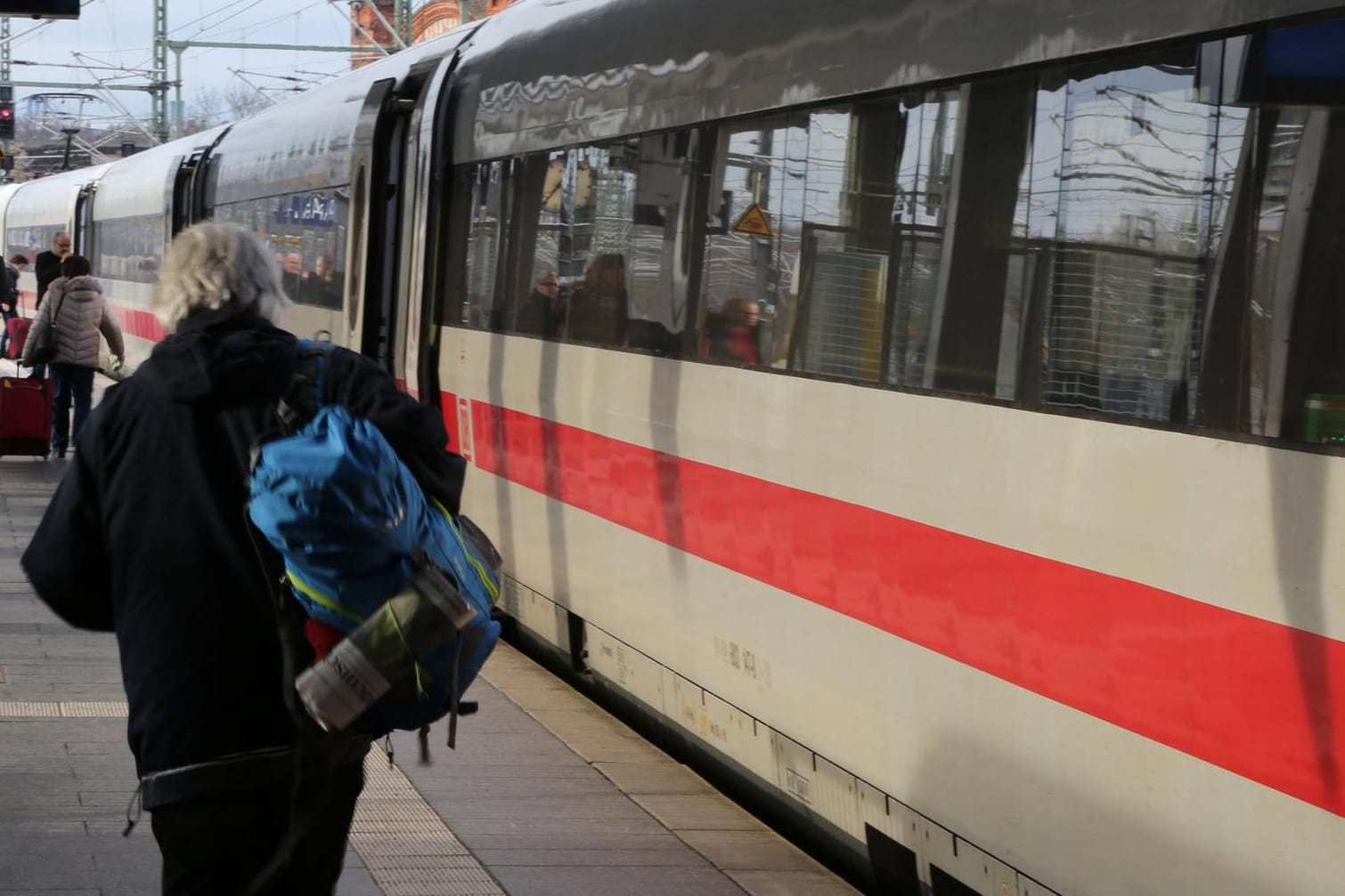 Ein Zug im Erfurter Hauptbahnhof: Die Polizei hat bei einer Kontrolle einen Drogenfund gemacht.