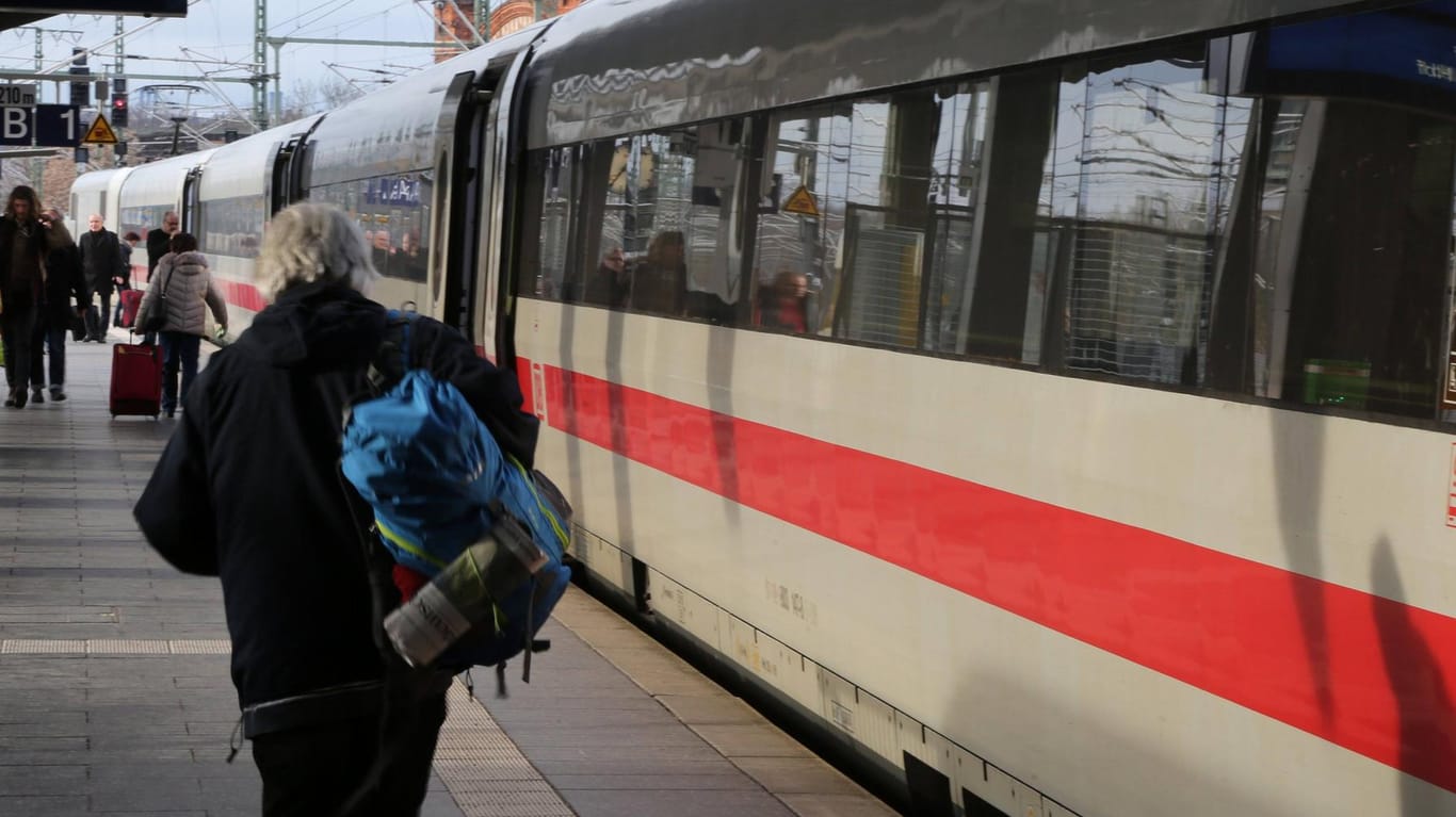Ein Zug im Erfurter Hauptbahnhof: Die Polizei hat bei einer Kontrolle einen Drogenfund gemacht.