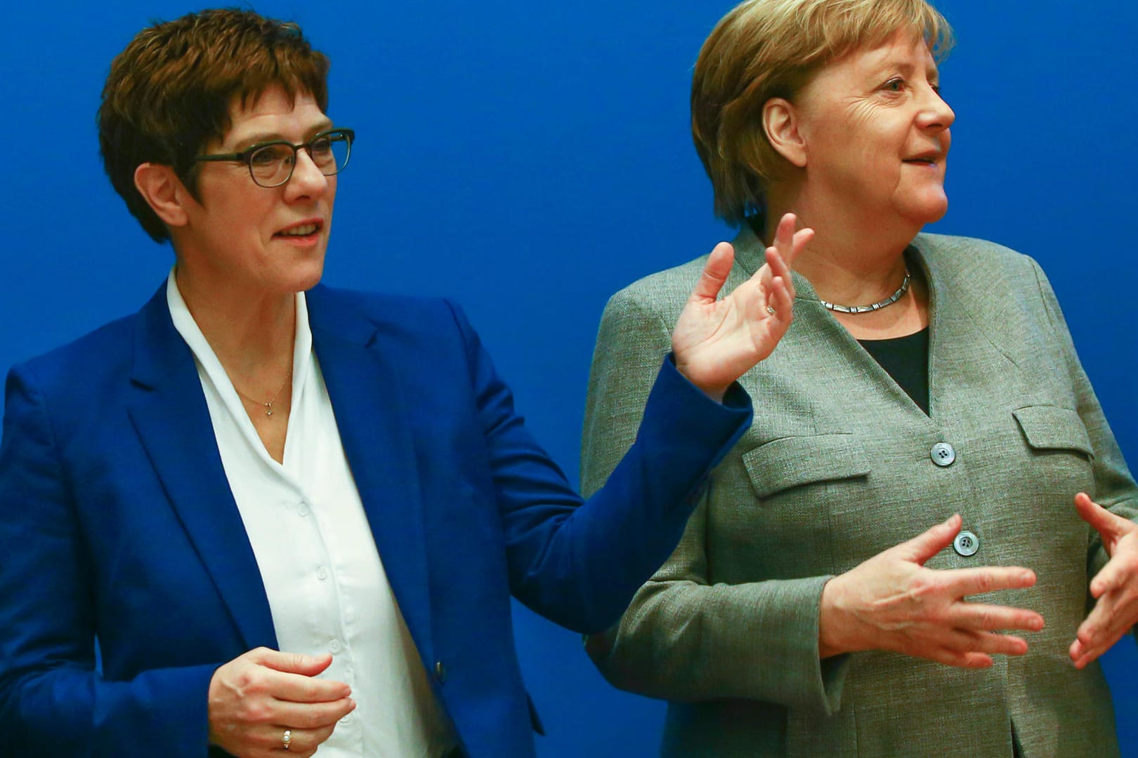 CDU-Chefin Annegret Kramp Karrenbauer (l.) und Bundeskanzlerin Angela Merkel: Frauen sollen in der Partei eine größere Rolle spielen.