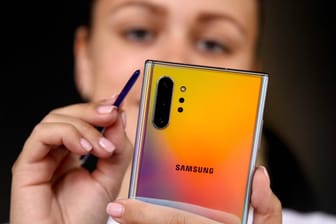 Ein Galaxy Note 10+ (Symbolbild): Samsung wird den Nachfolger des Geräts vermutlich bei seinem Unpacked-Event am 5. August präsentieren.