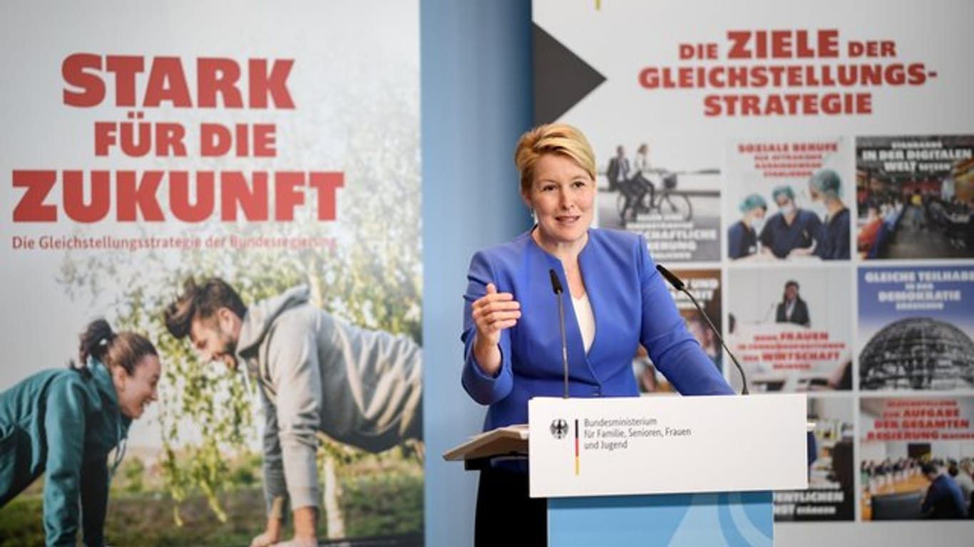 Familienministerin Franziska Giffey präsentiert die Gleichstellungsstrategie "Stark für die Zukunft".