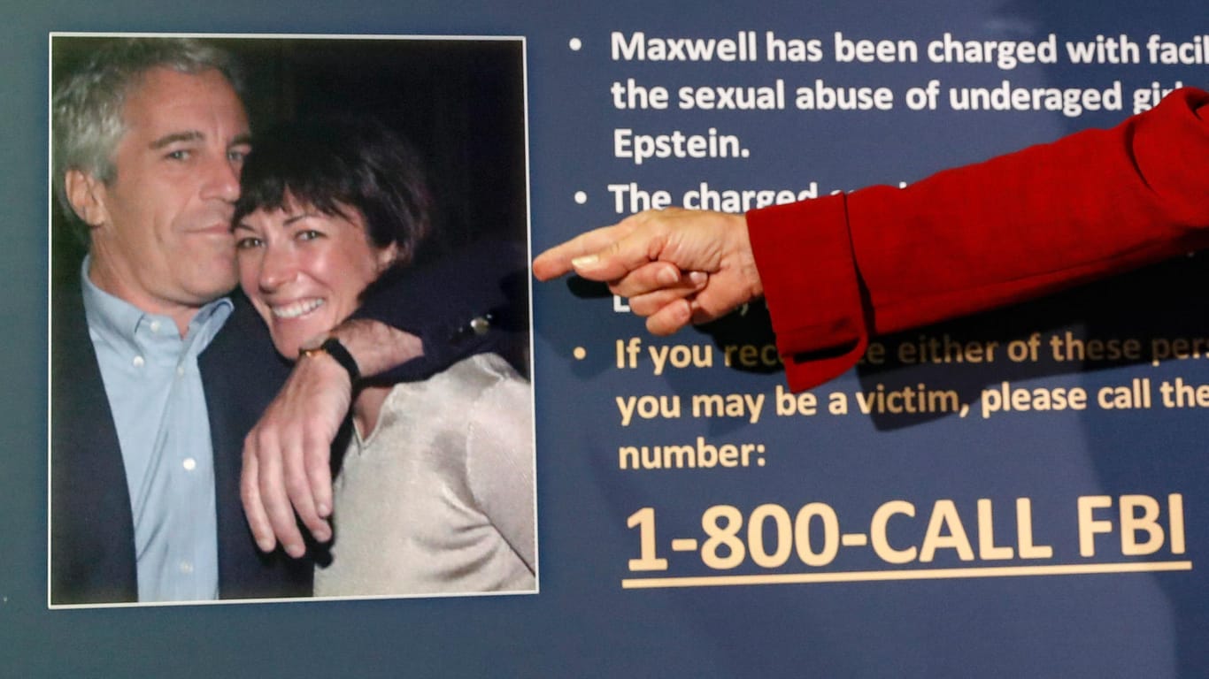 Anklage gegen Ghislaine Maxwell: Ihr wird vorgeworfen, Jeffrey Epstein bei seinen Sexualverbrechen geholfen zu haben.