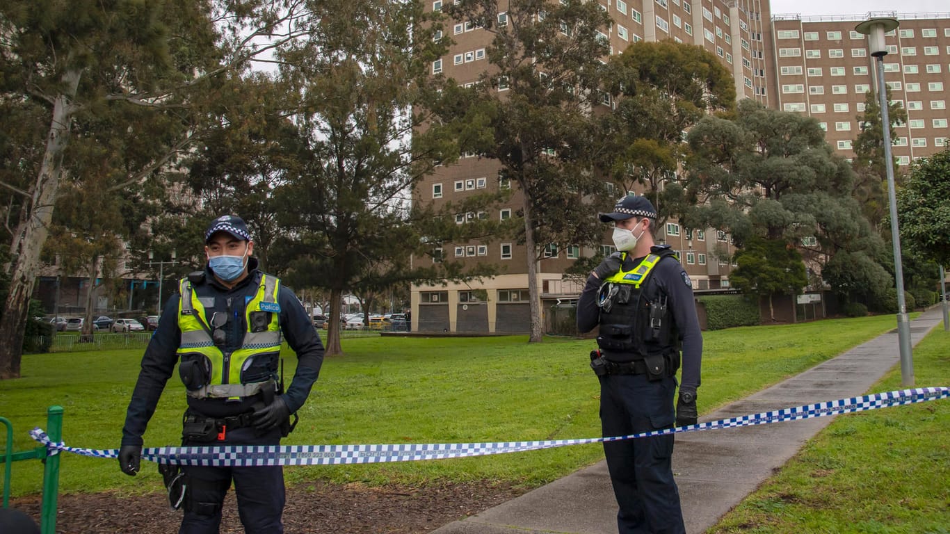 Eine abgeriegelte Hochhaussiedlung in Melbourne: Teile des Bundesstaats Victoria befinden sich erneut im Lockdown.