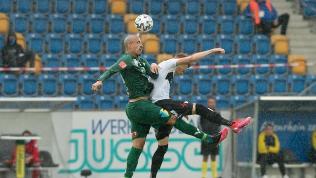 Wechselt zu Arminia Bielefeld: Christian Gebauer (r).