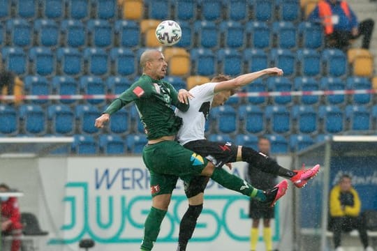 Wechselt zu Arminia Bielefeld: Christian Gebauer (r).