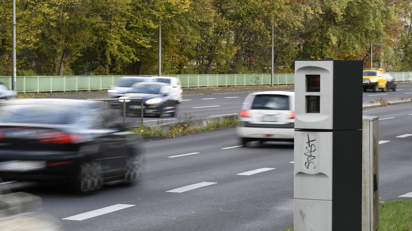 Eine Radarfalle im Stadtgebiet von Köln: Die Stadt will nun keine einmonatigen Fahrverbote wegen geringerer Geschwindigkeitsverstößen nach der neuen StVO mehr aussprechen.