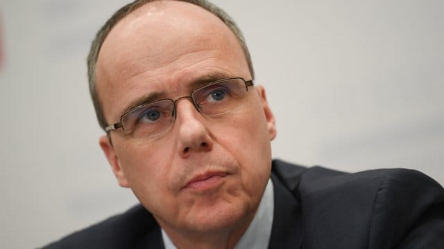Hessens Innenminister Peter Beuth will einen Sonderermittler einsetzen. Hessens Innenminister Peter Beuth will einen Sonderermittler einsetzen.