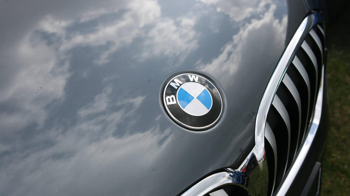 Das Logo von BMW (Symbolbild): Ein Verkäufer bot sein Auto aus Versehen für einen Euro an.