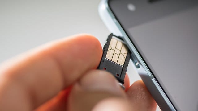 SIM raus, SIM rein: Prepaid-Kunden sind ungebunden, müssen eine Guthabenauszahlung aber aktiv einfordern.