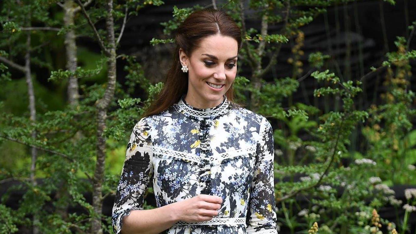 Blumige Aussichten: Herzogin Kate ist großer Fan von floralen Prints.