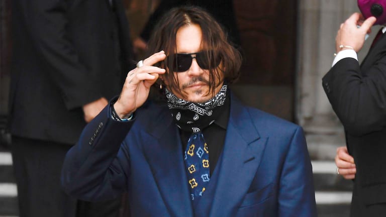 Johnny Depp: Der Hollywoodstar packt in London vor Gericht aus und auch Amber Heard kennt kein Pardon – eine hollywoodreife Schlammschlacht.