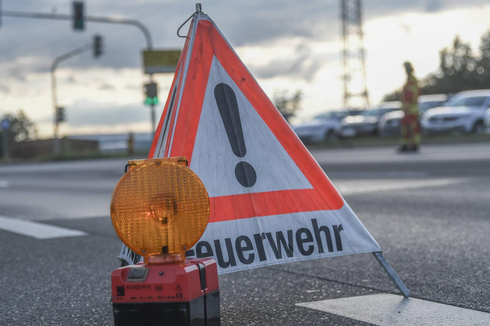 Unfall und Sperrung: Auf der A5 sind zwei Lkws zusammengestoßen. (Symbolbild)