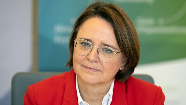 CDU-Politikerin Annette Widmann-Mauz fordert eine Studie über Polizei-Rassismus. CDU-Politikerin Annette Widmann-Mauz fordert eine Studie über Polizei-Rassismus.
