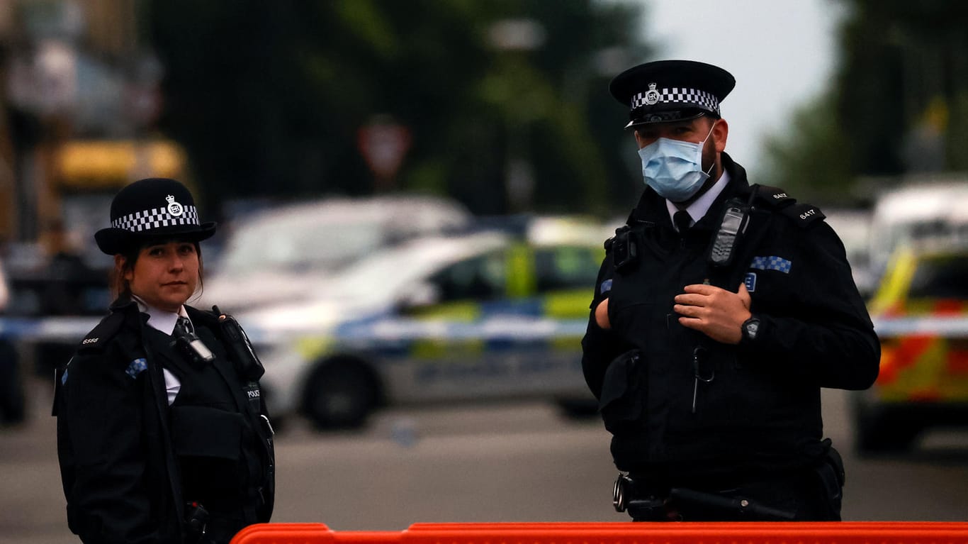 Polizeibeamte in Großbritannien (Symbolbild): Vier Terrorverdächtige wurden festgenommen.