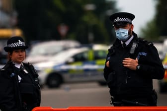 Polizeibeamte in Großbritannien (Symbolbild): Vier Terrorverdächtige wurden festgenommen.