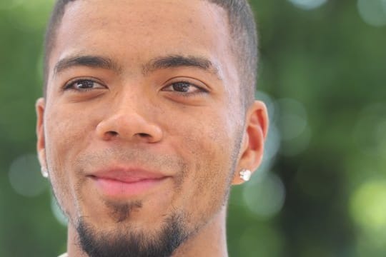 Fußballprofi Benjamin Henrichs setzt sich gegen Rassismus ein.
