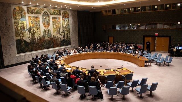 Blick auf eine Sitzung des Sicherheitsrats der Vereinten Nationen. Blick auf eine Sitzung des Sicherheitsrats der Vereinten Nationen.