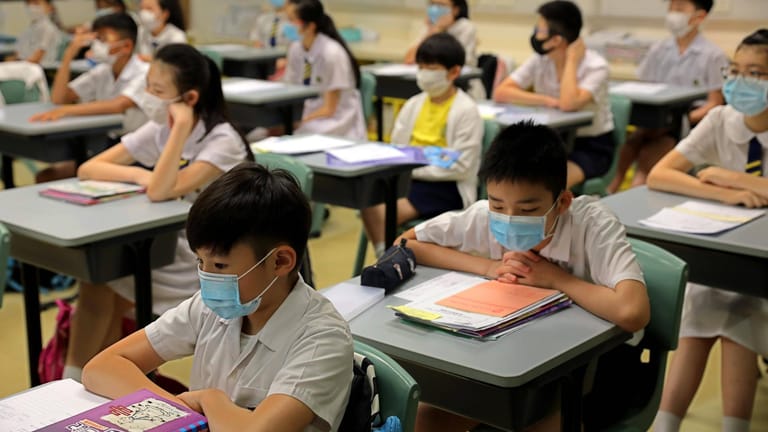 Kinder in einer Schule in Hongkong: Ab Montag bleiben alle Lehreinrichtungen in der Metropole geschlossen.