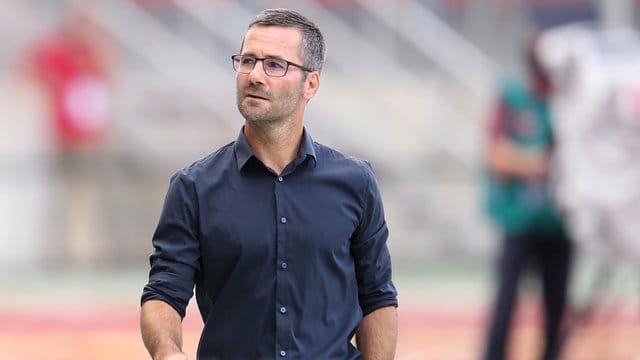 Nürnbergs Trainer Michael Wiesinger will mit seinem Team die Klasse halten. Nürnbergs Trainer Michael Wiesinger will mit seinem Team die Klasse halten.