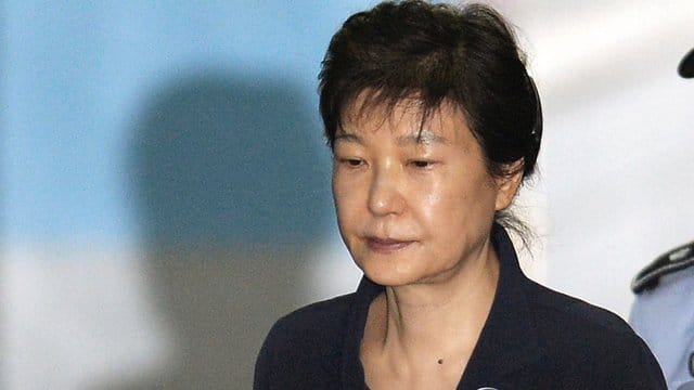 Die frühere Präsidentin von Südkorea, Park Geun Hye, bei einem ersten Prozess im Jahr 2017. Die frühere Präsidentin von Südkorea, Park Geun Hye, bei einem ersten Prozess im Jahr 2017.