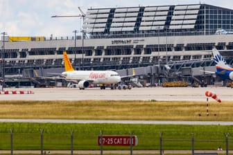 Flugzeug am Flughafen Stuttgart: Gemeinsam mit dem Verband deutscher Flughäfen (ADV) fordert der Airport Bundeshilfen.
