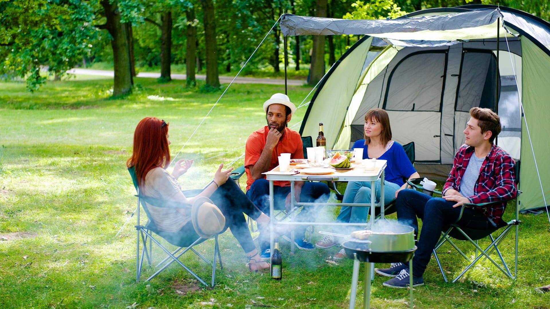 Campingtisch: Mit dem passenden Tisch ins Outdoor-Abenteuer.