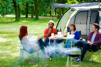 Campingtisch: Mit dem passenden Tisch ins Outdoor-Abenteuer.