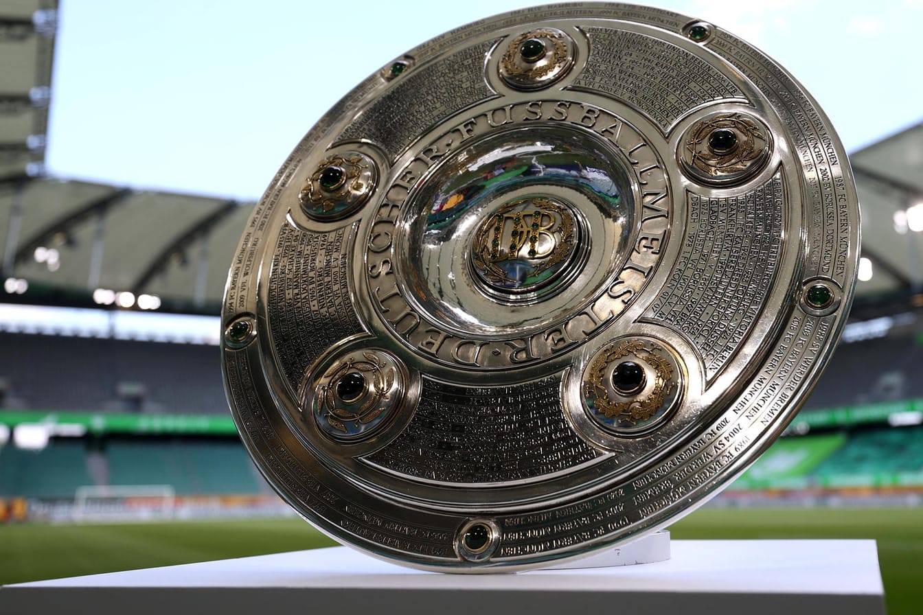 Die Meisterschale: Sie wird in der Saison 2020/2021 spätestens am 22. Mai vergeben.