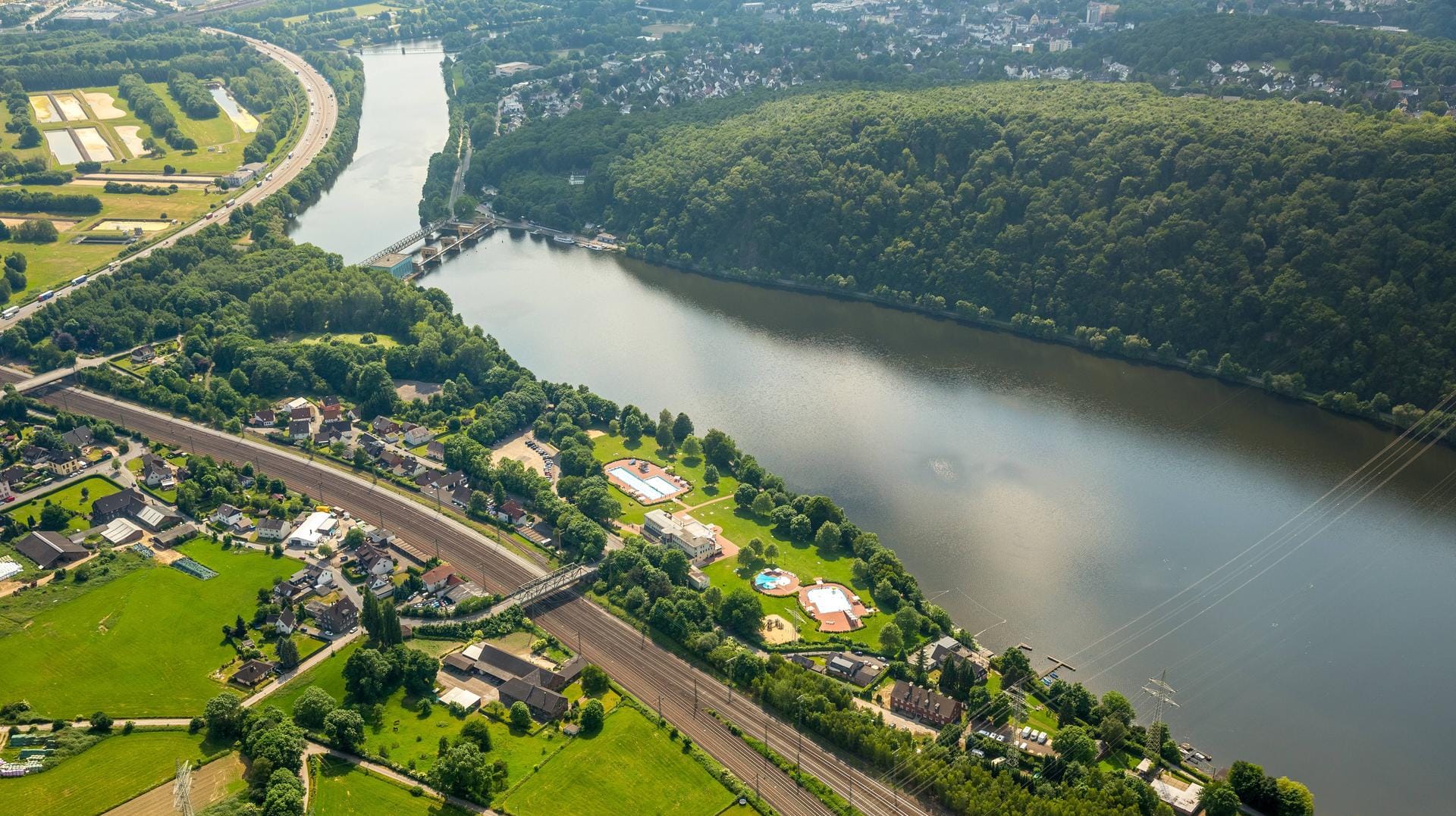 Das Südufer des Hengsteysees: Das Gewässer soll aufgewertet werden. Nun ist ein entscheidender Schritt in der Planung passiert.