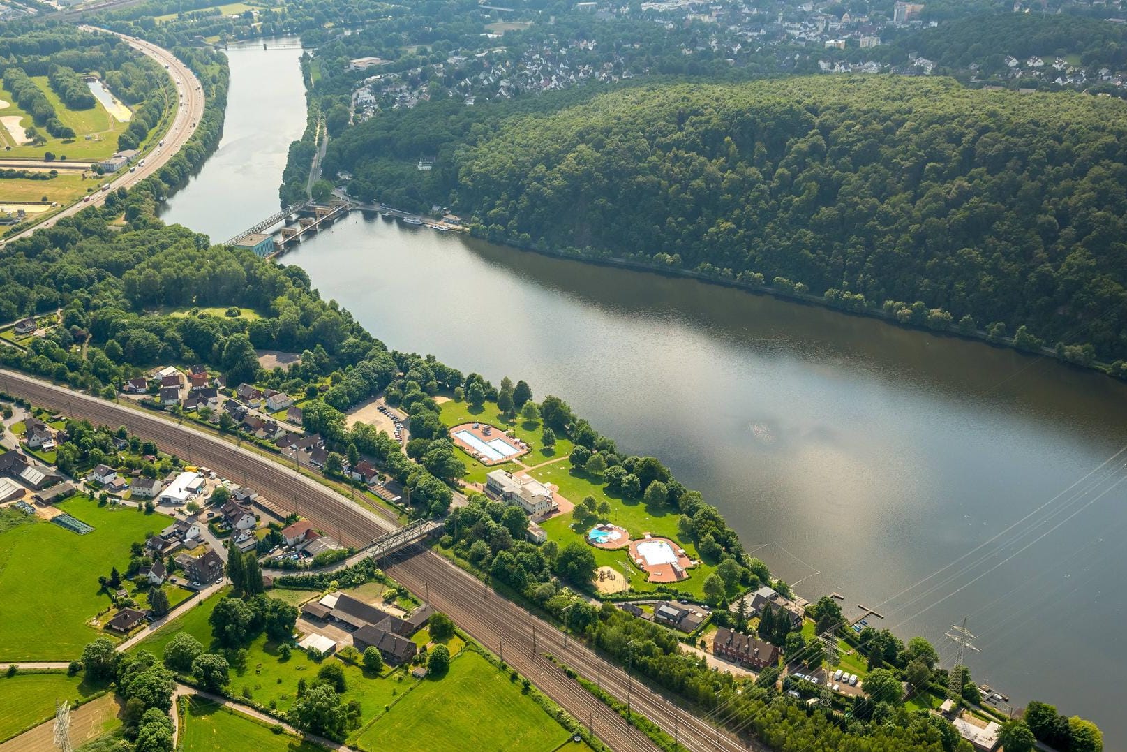 Das Südufer des Hengsteysees: Das Gewässer soll aufgewertet werden. Nun ist ein entscheidender Schritt in der Planung passiert.