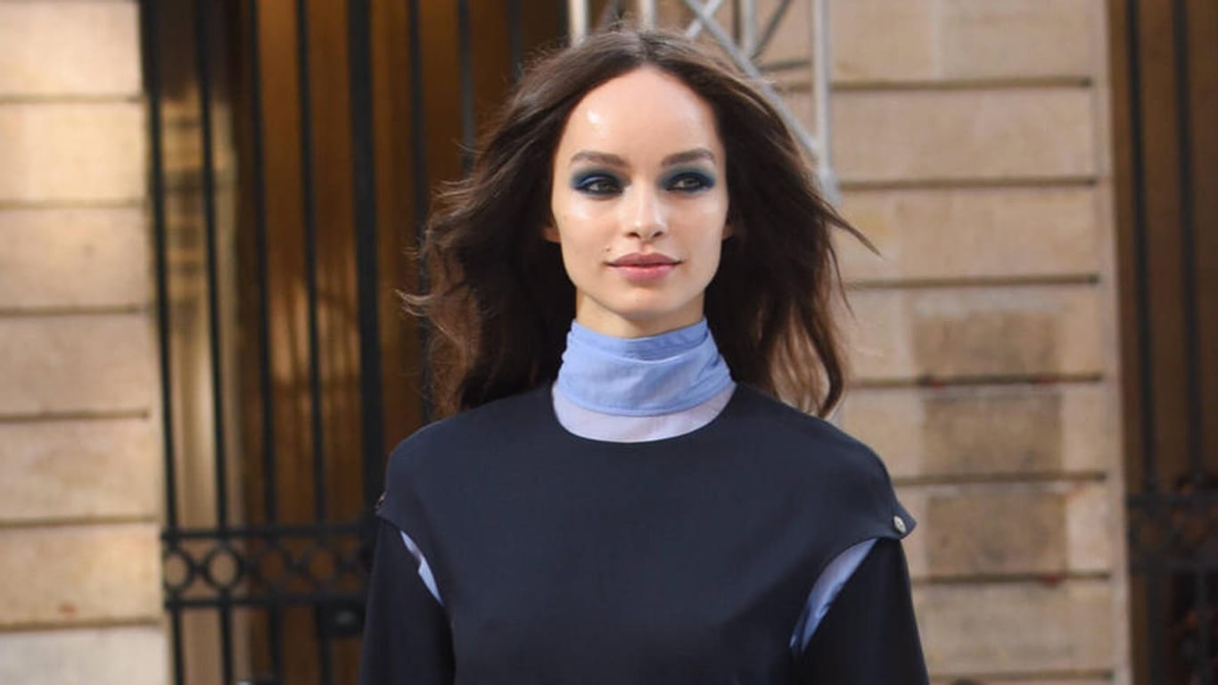 Luma Grothe: Hier läuft das Model auf der Pariser Fashion Week 2019.