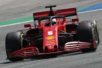 Sebastian Vettel vom Team Ferrari steuert im 2.