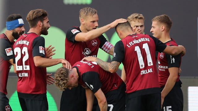 Mit dem 2:0-Sieg im Hinspiel haben die Nürnberger beste Aussichten sich gegen den FC Ingolstadt in der Relegation zu behaupten. Mit dem 2:0-Sieg im Hinspiel haben die Nürnberger beste Aussichten sich gegen den FC Ingolstadt in der Relegation zu behaupten.