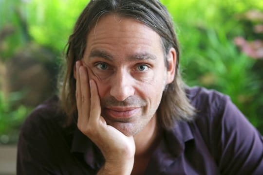 Richard David Prechtmeint, Fußball sei "sicher die öffentliche Veranstaltung, die am schmerzlichsten vermisst wird".