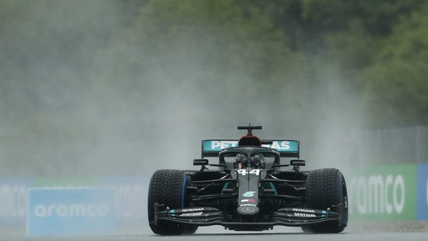 Lewis Hamilton sichert sich für das zweite Rennen in Österreich die Pole Position.