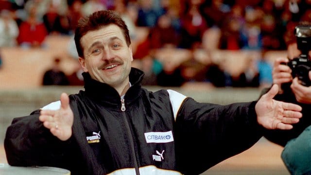 Wolfgang Jerat übernahm vom Februar bis zum April 1993 das Traineramt beim 1. Wolfgang Jerat übernahm vom Februar bis zum April 1993 das Traineramt beim 1.
