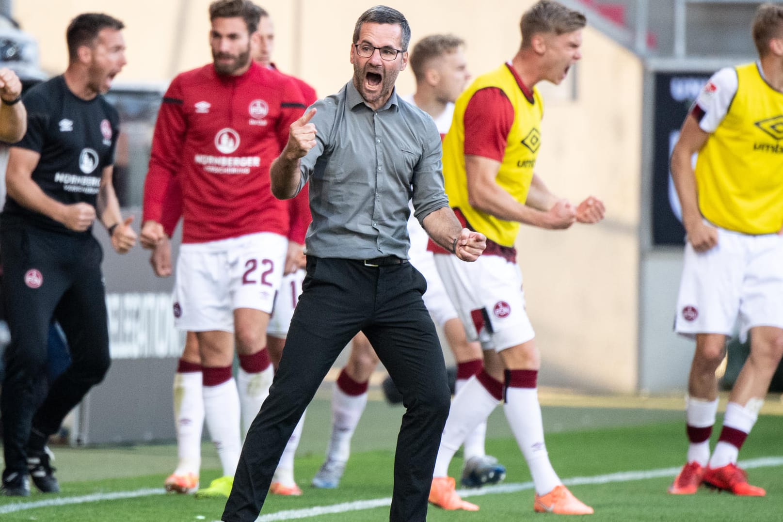 Überglücklich: Nürnbergs Trainer Michael Wiesinger.