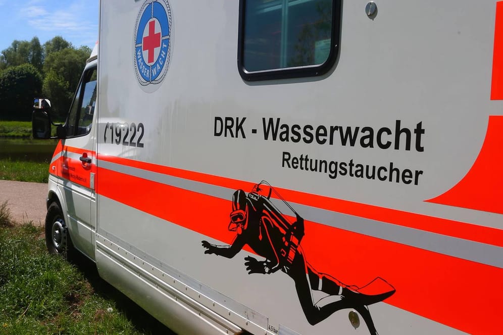 Ein Fahrzeug der Rettungstaucher (Symbolbild).