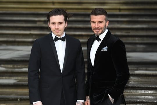 Brooklyn Beckham (l) mit seinem Vater David Beckham, ehemaliger Fußballspieler der englischen Nationalmannschaft.