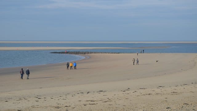 Der weite Strand der Insel Borkum.