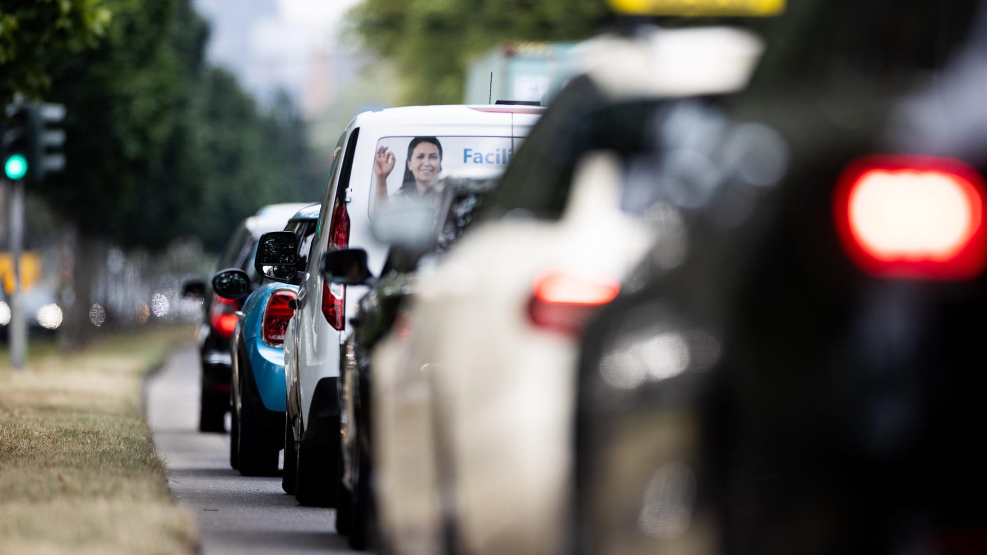 Uralt-Autos: Die Pkw auf deutschen Straßen sind laut einer Studie im Schnitt so alt wie noch nie seit der Wiedervereinigung.