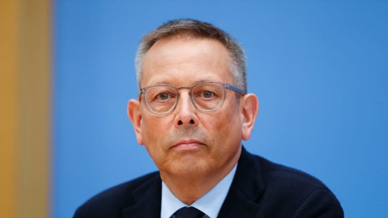 Johannes-Wilhelm Rörig, unabhängiger Beauftragter für Fragen des sexuellen Kindesmissbrauchs, droht der EKD mit dem Abbruch der offiziellen Gespräche.