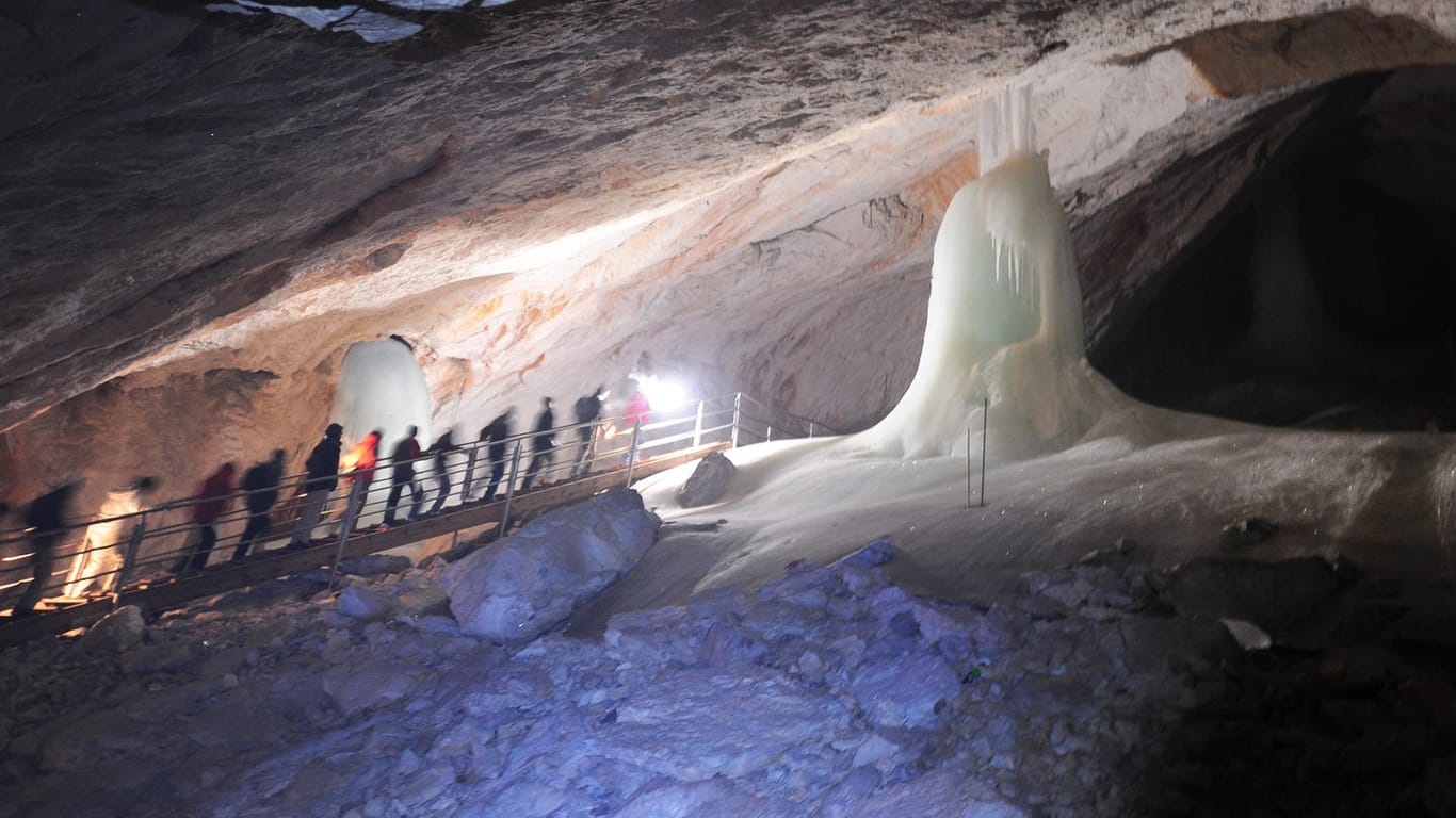 Österreich: 13-Jähriger stirbt nach Die Eisriesenwelt im Salzburger Pongau: Nach dem Tod eines 13-Jährigen durch Steinschlag wurde die Höhle geschlossen.