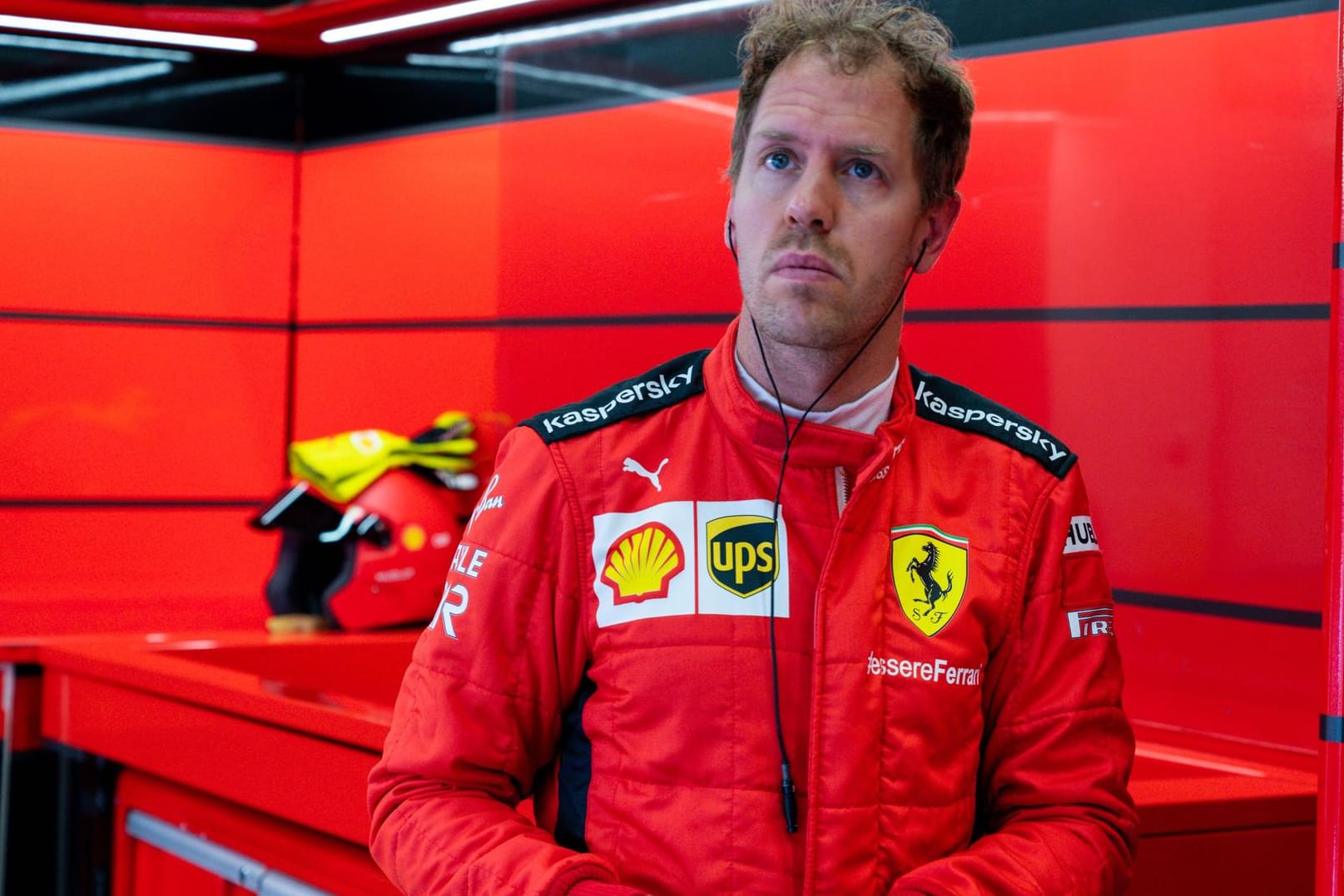 Verkorkster Saisonstart: Sebastian Vettel in der Ferrari-Box in Spielberg.