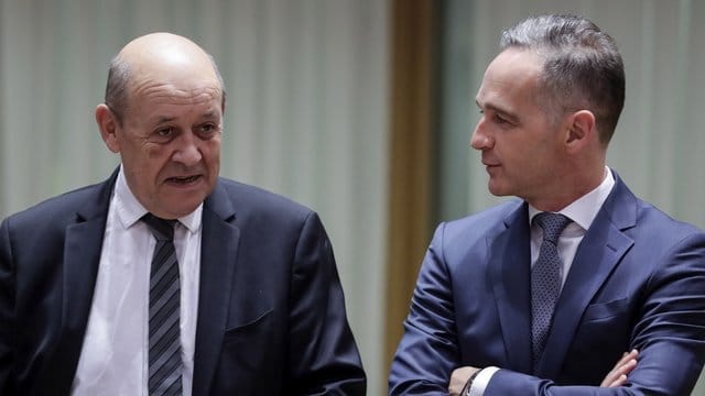Bundesaußenminister Heiko Maas und sein französischer Amtskollege Jean-Yves Le Drian beim EU-Außenminister-Treffen in Brüssel. Bundesaußenminister Heiko Maas und sein französischer Amtskollege Jean-Yves Le Drian beim EU-Außenminister-Treffen in Brüssel.